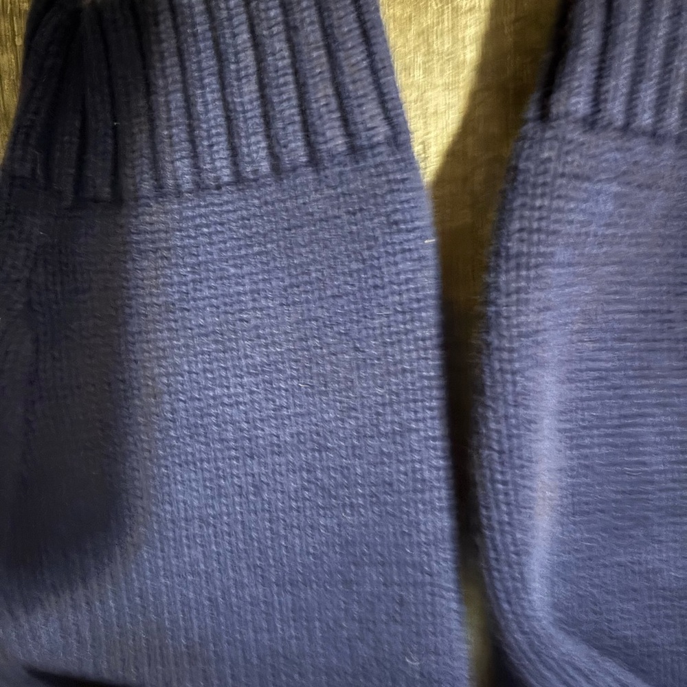 Size 4t Runs small!!! 
Ralph Lauren Navy Sweater with American Flag - Picture 5 of 6